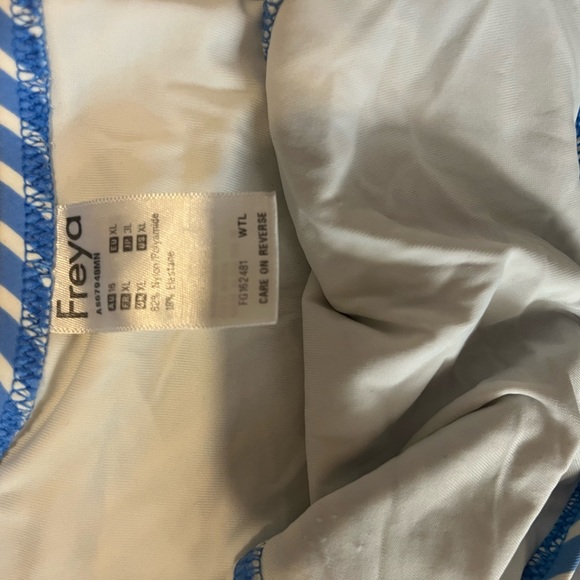 Freya Underwire Racerback Bikini Striped size 34k and matching bottom size L - Picture 7 of 7